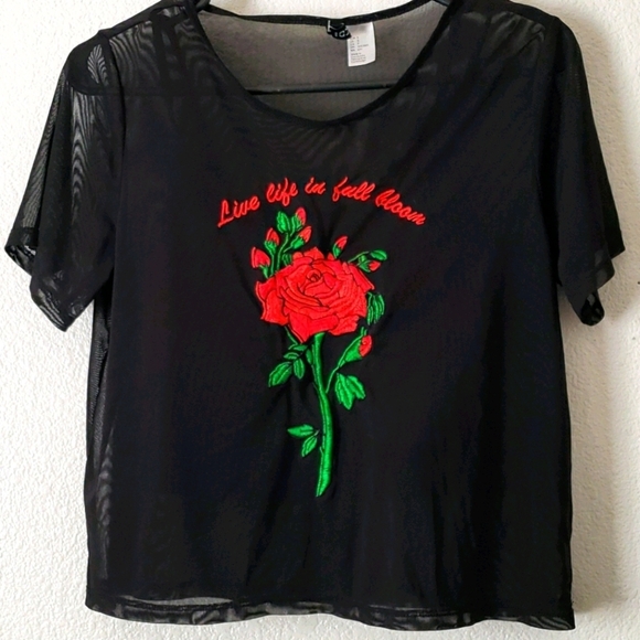 H&M Black Crop w/Live Life in Full Bloom w/Rose 🌹Size Small - Picture 1 of 7